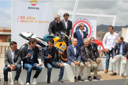 Una imagen de la presentación de la exposición con varios pilotos de la marca.