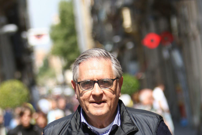 El doctor Eduard Prats este martes en la calle Llovera de Reus.