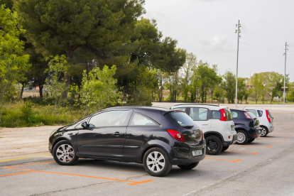 Sólo cinco vehículos había aparcado al parking disuasivo a las 6 de la tarde de ayer.