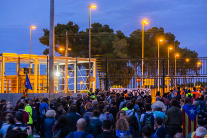 A la llegada de la marcha a Mas d'Enric, la concentración contó con unos 700 manifestantes.