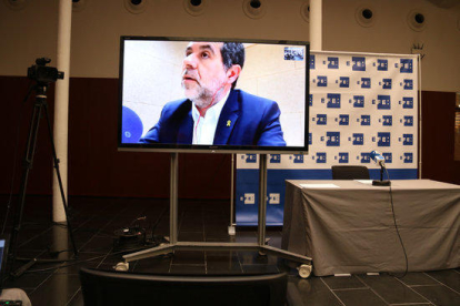 El cabeza de lista de JxCat, Jordi Sànchez, en videoconferencia desde la prisión de Soto del Real por la rueda de prensa en la Agencia EFE.