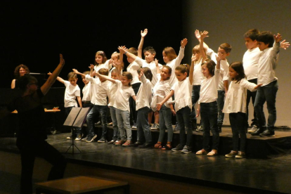 Imagen de la actuación del coro Cuereta.