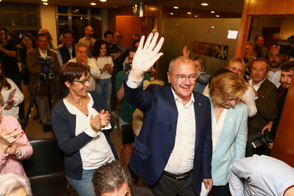 Pellicer (Junts per Reus) celebrant els resultats, el 26-M.