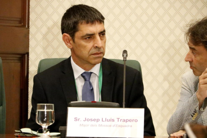 Pla mitjà de l'excap dels Mossos Josep Lluís Trapero a la comissió d'investigació sobre els atemptats.