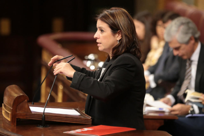 La portavoz del PSOE, Adriana Lastra, interviene en el Congreso el 25 de julio de 2019.