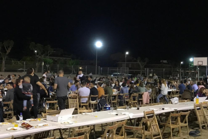 Unas 700 personas disfrutaron de una cena de hermandad.