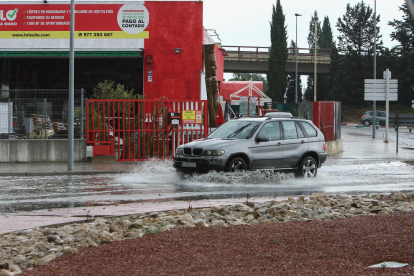 La entrada de Vila-seca se ha inundado.