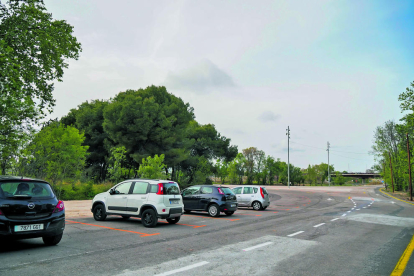 El nuevo parking dissuassiu de l'Horta Gran, al lado del puente del Francolí, en una imagen del pasado 18 de abril.
