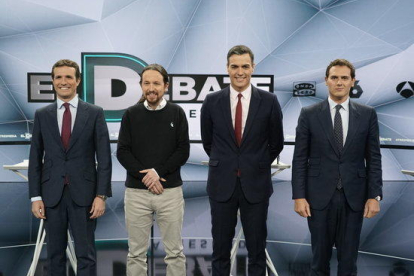 Los cuatro candidatos a presidente del gobierno español el 28-A antes de empezar el debate en Atresmedia.