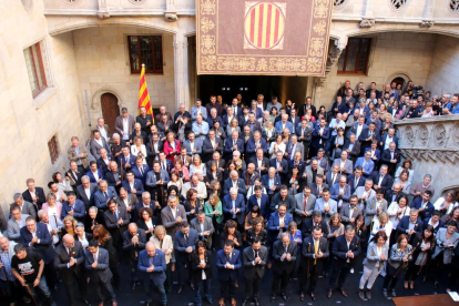 Els alcaldes amb el president i vicepresident del Govern, Quim Torra i Pere Aragonès, i el president del Parlament, Roger Torrent, al Palau de la Generalitat.
