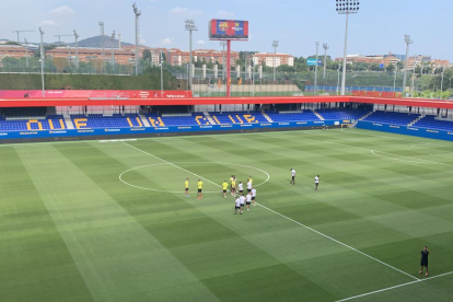El Estadio Johan Cruyff antes de empezar el Barça B-Nàstic