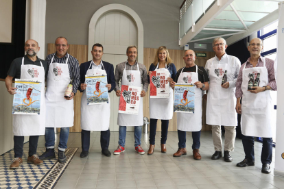 Els organitzadors i col·laboradors de la 4a Edició de les Jornades Gastronòmiques Romesco de Tarragona durant la presentació.