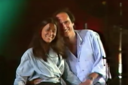 Laura Almerich, emocionada en el concierto del Camp Nou en 1985.