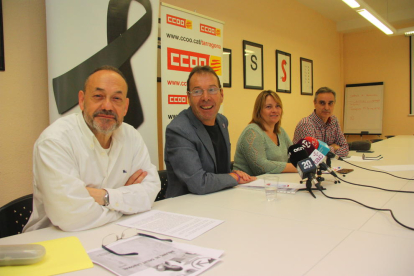 D'esquerra a dreta, Manel Güell, Vicente Moya, Cristina Torre i Francesc Montoro, responsables sindicals de CCOO.