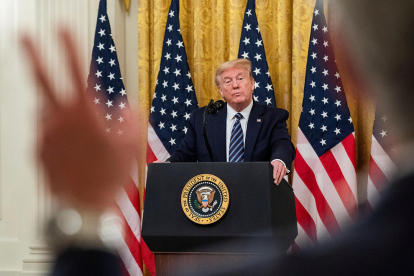 El presidente de los Estados Unidos, Donald Trump, atendiendo a los periodistas durante una rueda de prensa.