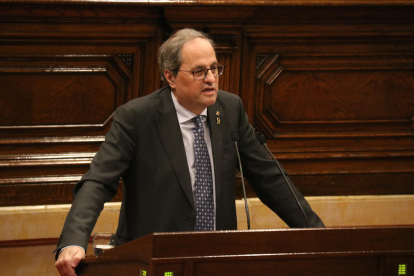 Plano medio del presidente de la Generalitat, Quim Torra, durante su intervención en el pleno del Parlament.