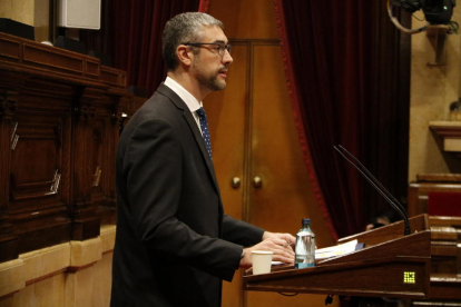 El conseller de Accin Exterior, Bernat Solé, en una intervención al pleno del Parlament.
