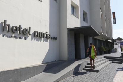 L'Hotel Núria, juntament amb l'Astari i el Lauria, van encetar ahir, 1 de juliol, la temporada turística més complicada dels últims anys.