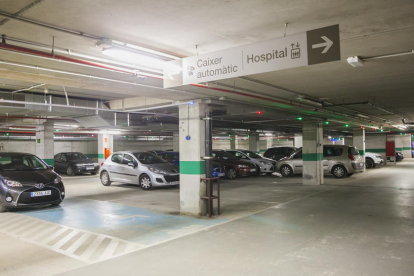 Una imatge d'arxiu de l'interior de l'aparcament de l'Hospital.