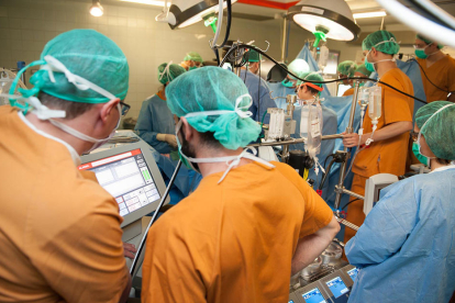 Intervención de implantación de un corazón|coro artificial total en el Hospital de Bellvitge.