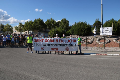 Imatge de la manifestació per denunciar el tancament d'una divisió de la fàbrica Saint-Gobain a l'Arboç del passat diumenge.