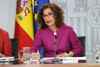La portavoz del gobierno español, María Jesús Montero, en rueda de prensa después del Consejo de Ministros