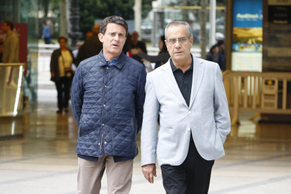 Manuel Valls, y el exministro y exalcalde de l'Hospitalet de Llobregat Celestino Corbacho.