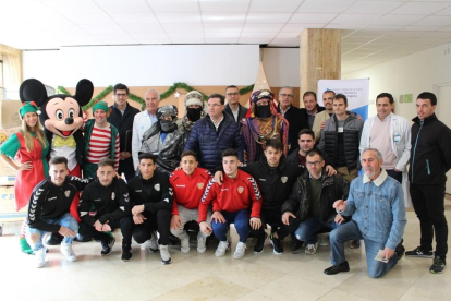 Foto de família durant la visita al centre tarragoní.