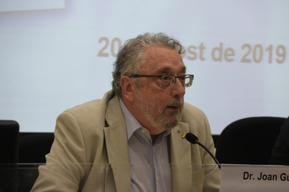 El secretari de Salut Pública, Joan Guix, durant una roda de premsa a l'Agència de Salut Pública de Catalunya.