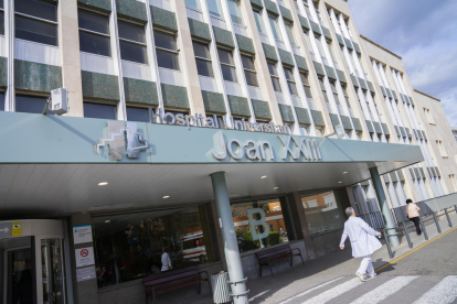 El Hospital Joan XXIII adaptará 5 boxes de la planta de intermedios en los cuales se pueden instalar respiraderos para intubar pacientes.