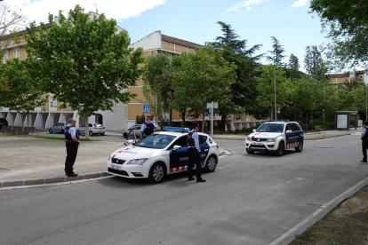 Uno de los controles policiales que los Mossos de Esquadra han realizado durante el confinamiento en Constantí.