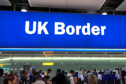Un cartell de la frontera del Regne Unit, en una imatge d'arxiu de l'aeroport de Heathrow, a Londres.