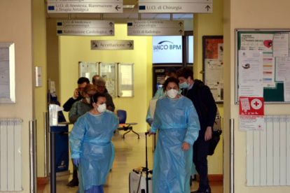 Treballadors sanitaris a l'hospital italià de Codongo.