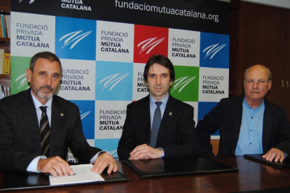 La firma del convenio se ha hecho en la sede de la Fundación privada Mutua Catalana.