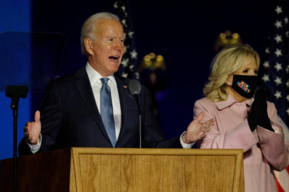 El candidato demócrata, Joe Biden, y su mujer, Jill Biden.