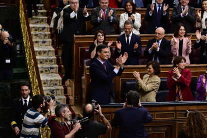 El presidente del gobierno español, Pedro Sánchez, después de ser investido presidente por 167 votos a favor, 165 en contra y 18 abstenciones.