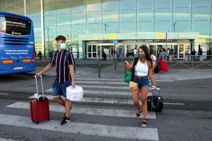 Passatgers a l'Aeroport del Prat.