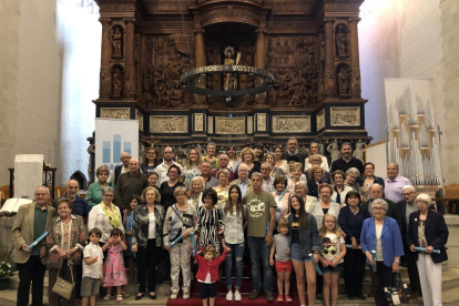 Foto de familia de los nuevos padrinos del órgano de Valls.