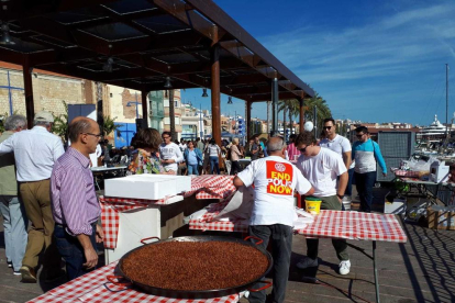 Fideuada solidaria organizada por Rotary Club Tarragona el año 2019.