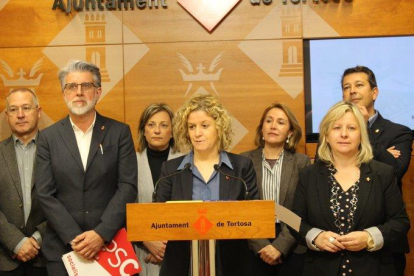 El equipo de gobierno estará formado por diez concejales, siete de JxTortosa y tres del PSC.