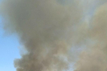Els foc ha saltat el riu i afecta part del nord del Matarranya.
