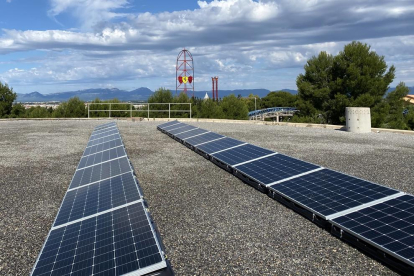 Imatge dels panells fotovoltaics instal·lats.