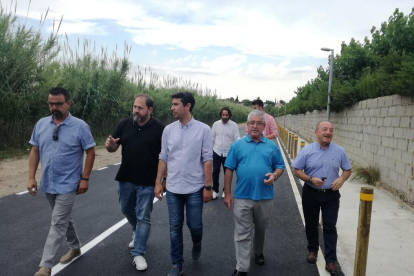 L'alcalde del Vendrell, Kenneth Martínez, acompanyat per una representació de l'Agrupació Veïnal de les Platges i per regidors de l'actual mandat i de l'anterior, van fer una visita institucional al camí del Romaní.