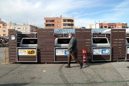 Una illa de contenidors de recollida selectiva al mercat de Bonavista de Tarragona