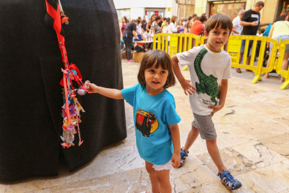 La plaza de Sant Pere ha acogido dos actos festivos esta tarde.