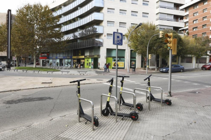 Imagen de unos patinetes que Buny desplegó en Tarragona sin permiso del ayuntamiento.
