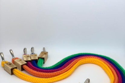 Els cordons COMA es comercialitzen en diversos colors perquè cadascú pugui identificar ràpidament el seu.