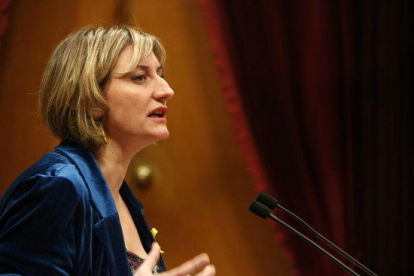 La consellera de Salud, Alba Vergés, interviniendo al pleno del Parlamento el 5 de marzo del 2020,