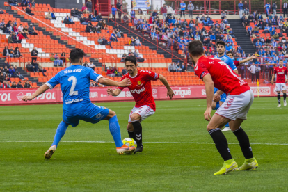 Jonathan Pereira en una acció en el duel disputat diumenge contra el Lleida.