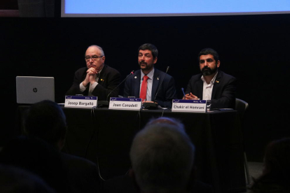 Pla mitjà del president de la Cambra de Barcelona, Joan Canadell, del conseller d'Educació, Josep Bargalló i del conseller de Treball, Chakir el Homrani, durant la presentació de l'estudi d'Inserció Laboral de l'FP.